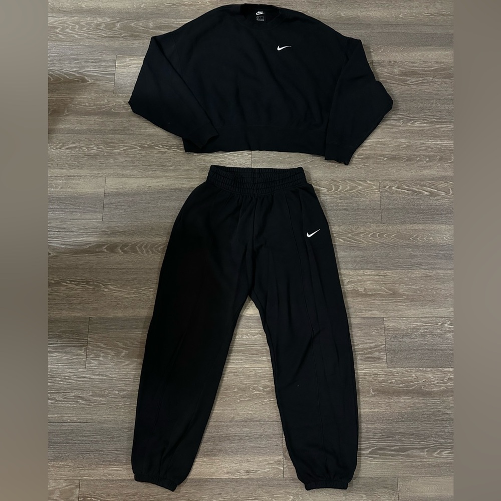 Black Nike Sweatset in size small